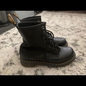DR. MARTENS 1460 BOOT